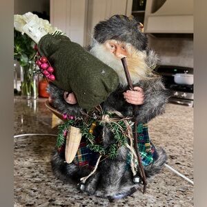 Old Santa, lots of details on him, excellent condition